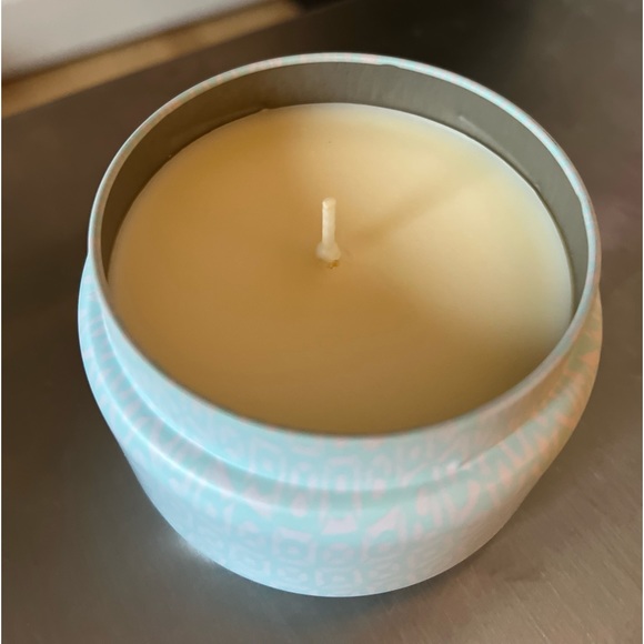 Capri Blue Volcano travel tin candle 8.5 oz Anthropologie favourite - Picture 4 of 4